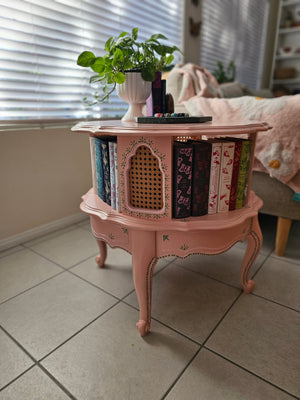 A WHIMSICAL LIBRARY TABLE GLOW-UP WITH BB FRÖSCH