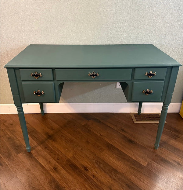 She Had Never Painted Furniture—Then She Rescued This Desk from the Curb